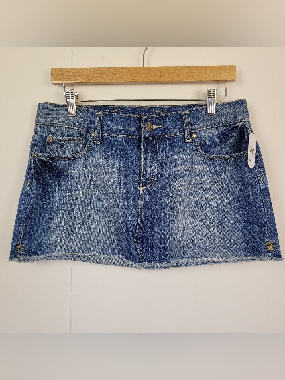 Campus Crew Size 8 Light Wash Distressed Denim Mini Skirt